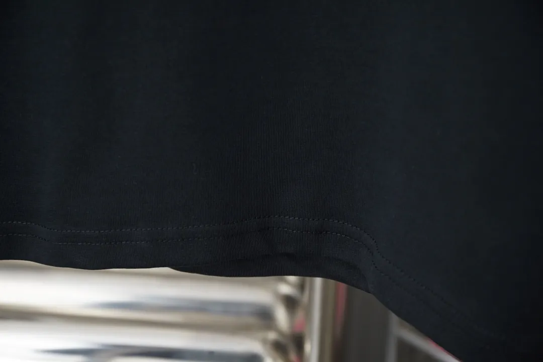🅿️190 1V 25SS early spring new style Eiffel Tower river pattern short-sleeved, light luxury, essential item for daily commuting for men and women Correct version Welcome to compare Detailed features · 320g 100% pure cotton double yarn jersey fabric · Special thickened 32 pieces of double-strand 1X1 thread in the same vat custom dyeing · Digital direct injection of Eiffel Tower, bridge dyeing, river pattern printing • Turtle back design, letter logo and koi fish 🐟 embroidery · Double-needle stitching across seams · Original main mark, washed tag, branded moisture-proof paper packaging Color: White/Black/Pink Size: S/M/L/XL